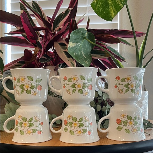 Corelle Other - Corelle Vintage Coffee & Tea Cup Set of 6 “Strawberry Sundae” Pattern
